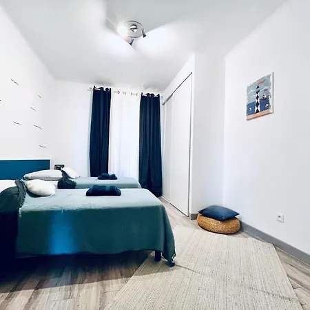 Front De Beau T3 Climatise Balcon Parking * Ajaccio (Corsica)