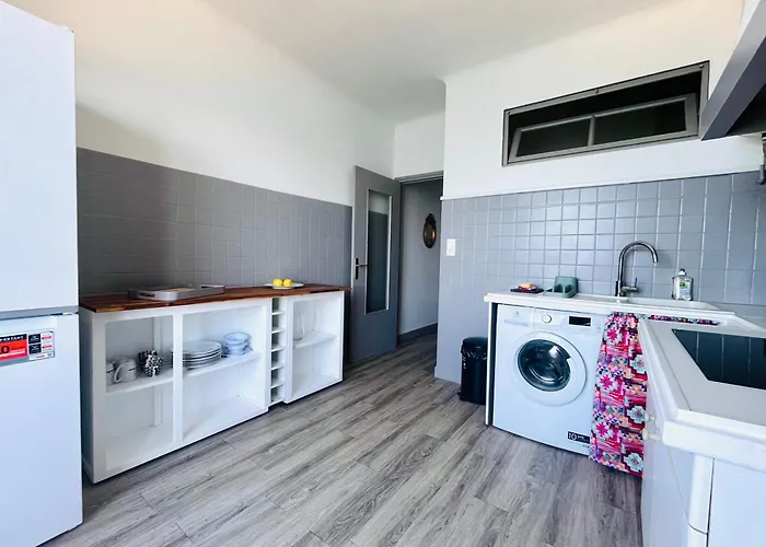 Front De Beau T3 Climatise Balcon Parking *